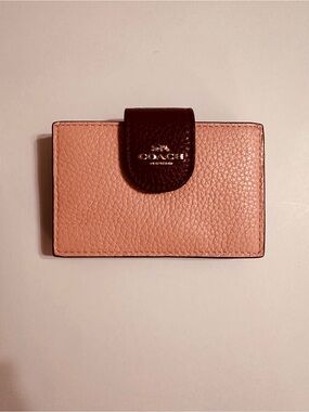 NWOT Coach Accordion Pebbled Leather Card Case